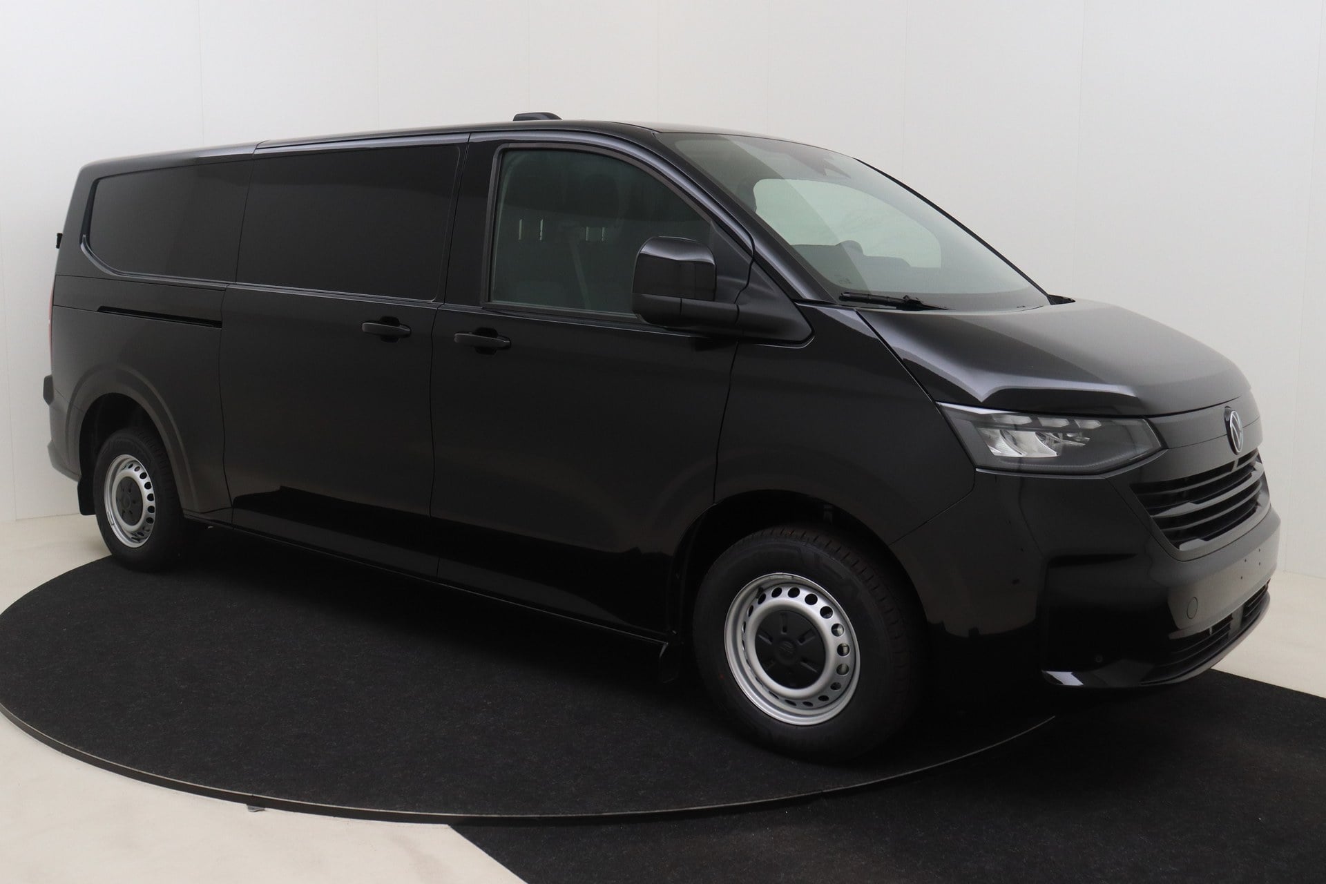 Volkswagen Transporter T7 LWB 3,1t 2.0 TDI DSG 170 hp photo
