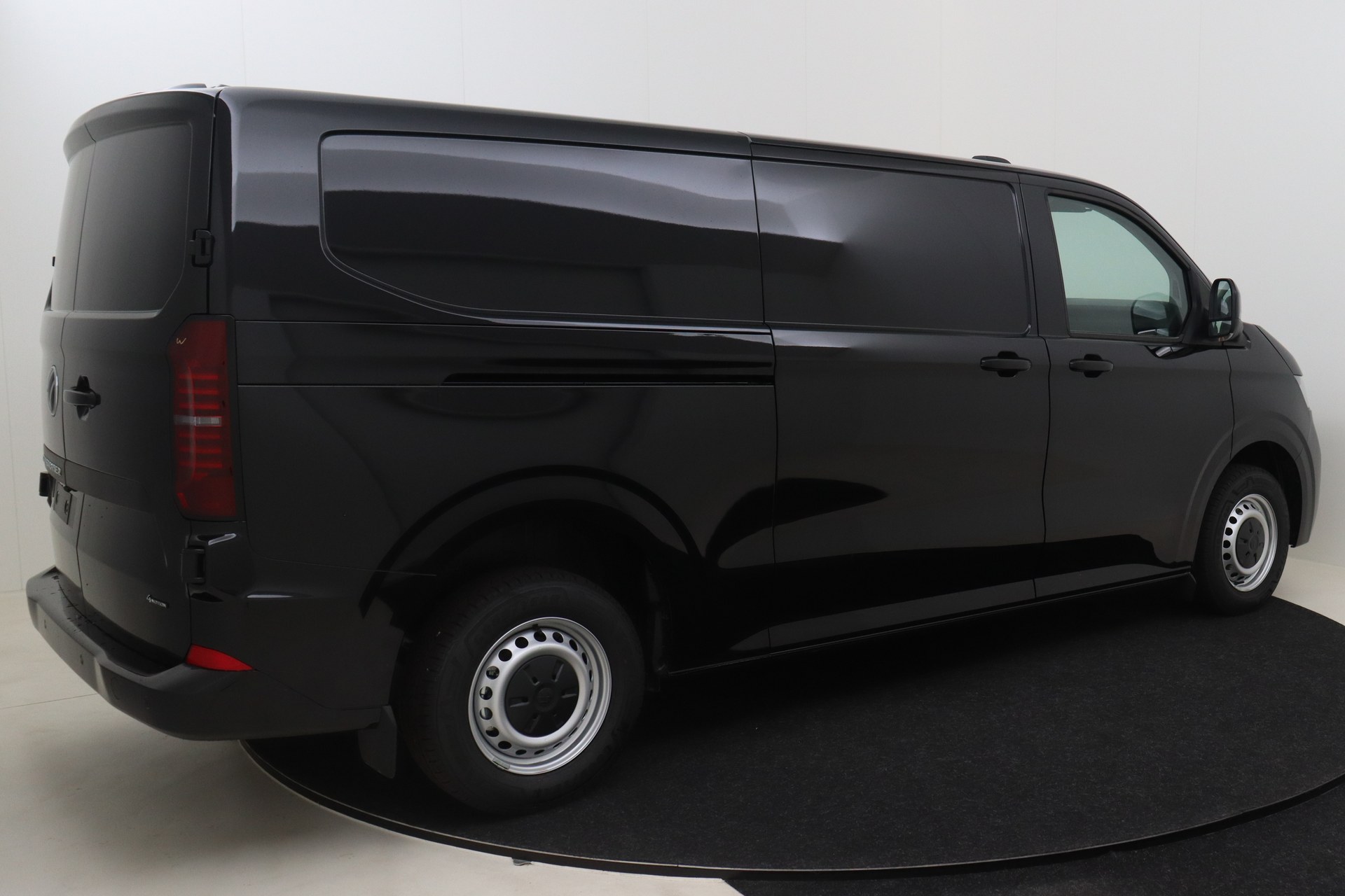 Volkswagen Transporter T7 LWB 3,3t 4Motion 2.0 TDI DSG 170 hp photo