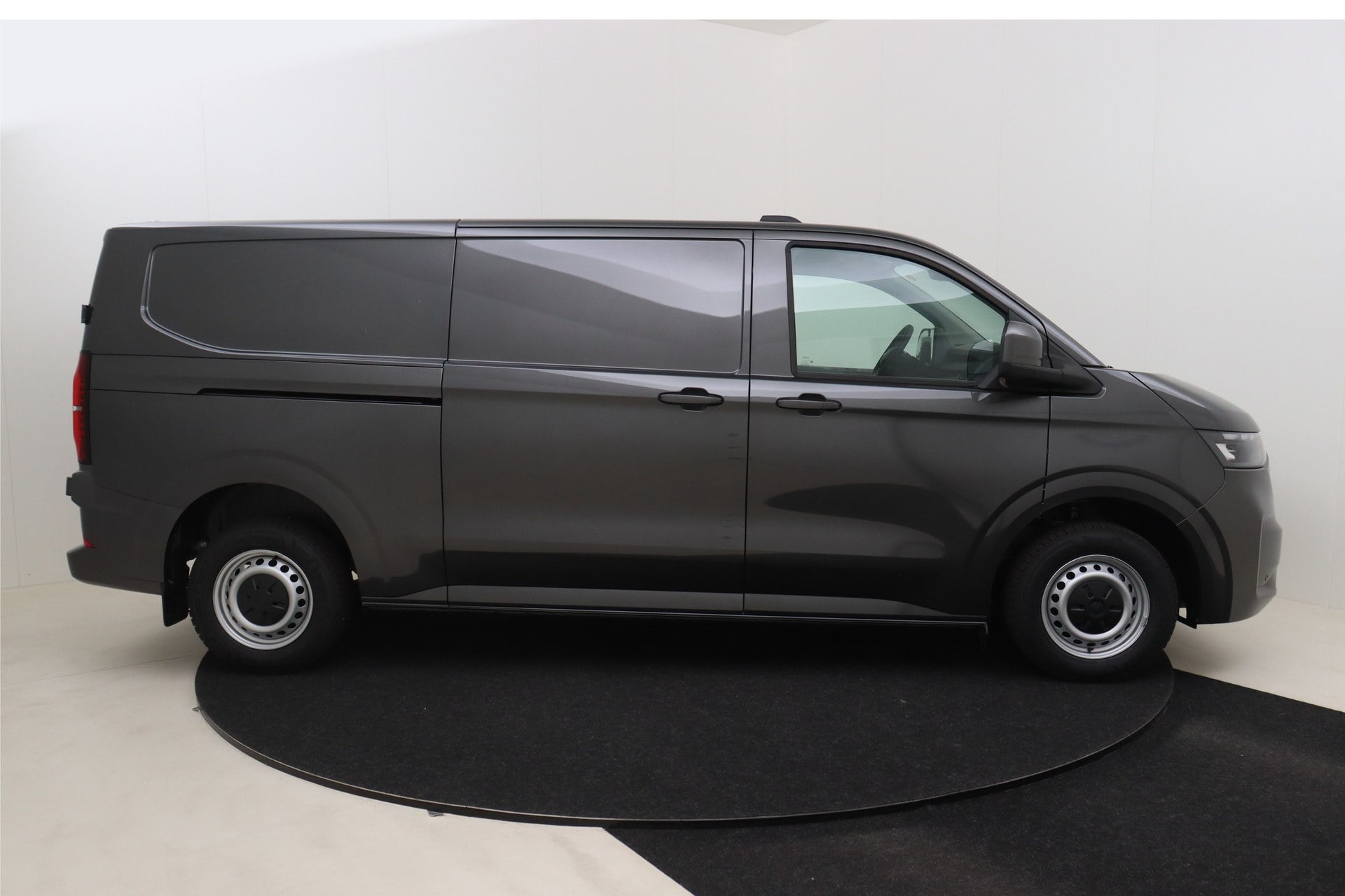 Volkswagen Transporter T7 LWB 3,1t 2.0 TDI DSG 170 hp photo
