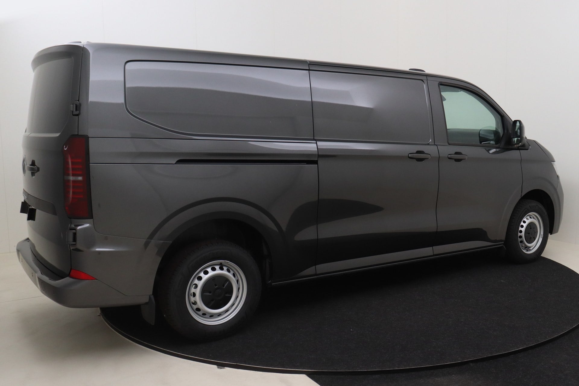 Volkswagen Transporter T7 LWB 3,1t 2.0 TDI DSG 170 hp photo