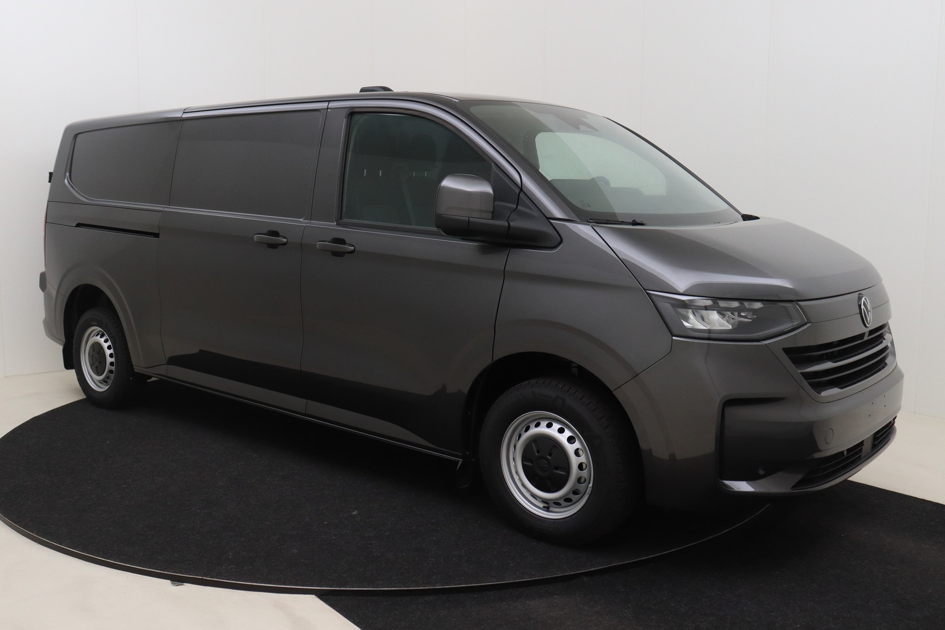 Volkswagen Transporter T7 LWB 3,1t 2.0 TDI DSG 170 hp photo