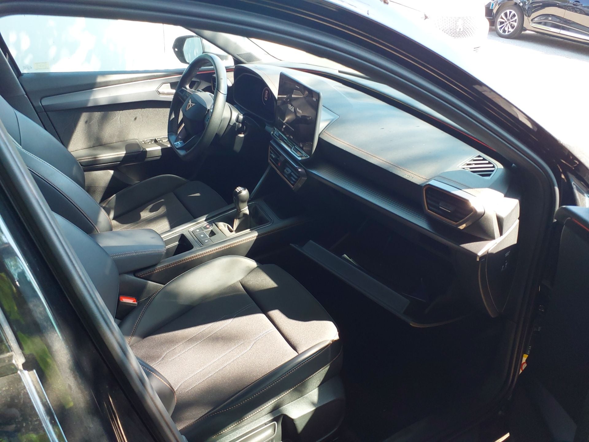 CUPRA Leon 1.5 TSI S&S 150cv Manual SportsTourer photo