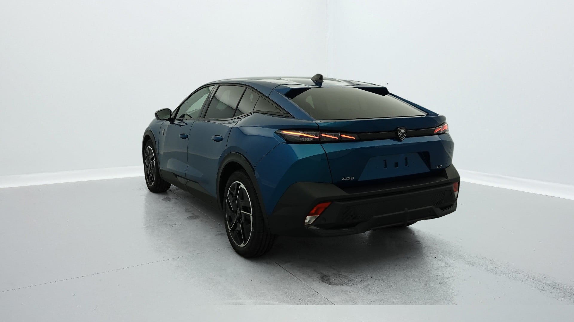 Peugeot 408 Hybrid 145 e-DCS6 GT photo