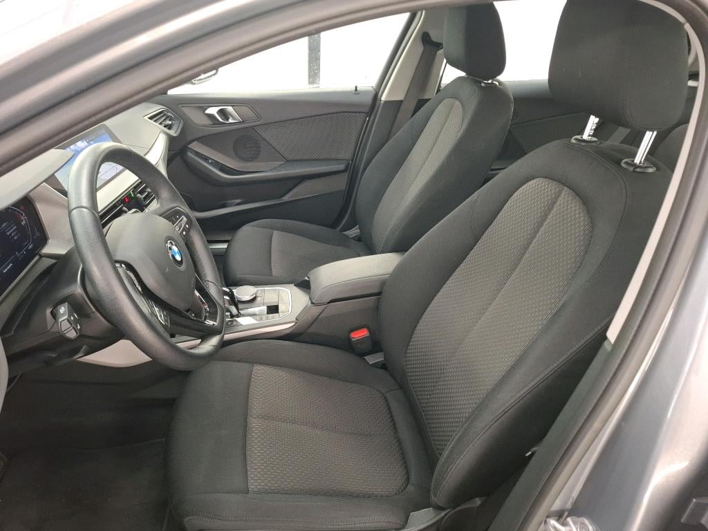 BMW Série 1 / 2019 / 5P / Berline 116i DKG7 Business Design photo
