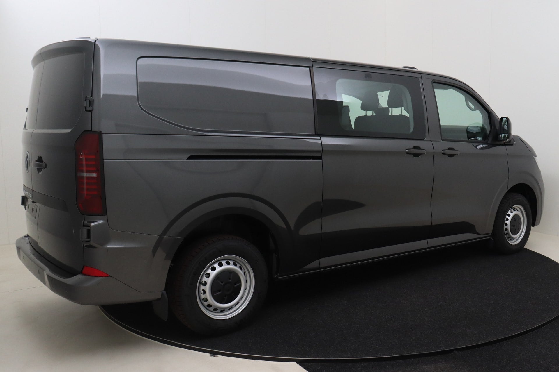 Volkswagen Transporter T7 Double cabine 3500 mm 2,0 TDI 170 hp Aut. photo