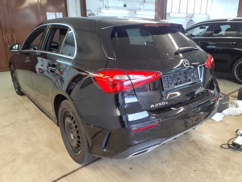 Mercedes-Benz A 250e photo