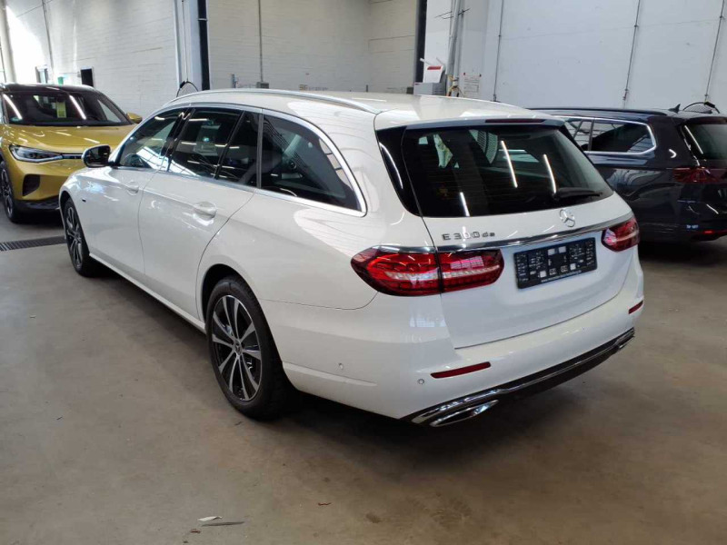 Mercedes-Benz E 300de photo