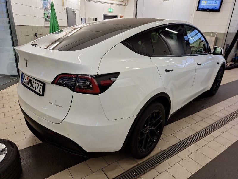 TESLA Model Y Long Range Dual Motor AWD photo