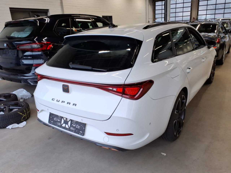 CUPRA Leon Sportstourer photo