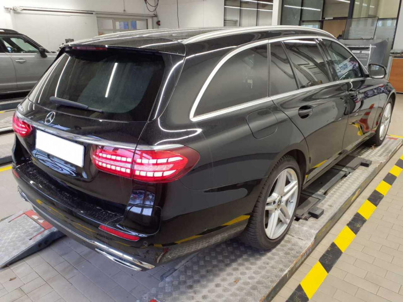 Mercedes-Benz E 300de photo