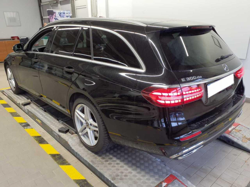 Mercedes-Benz E 300de photo
