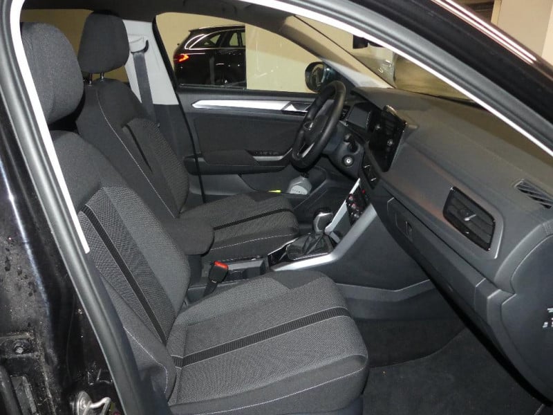 Volkswagen T-Roc photo