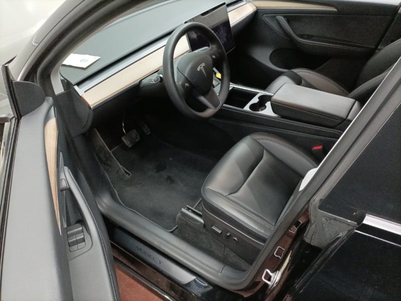 TESLA Model Y Long Range Dual Motor AWD photo