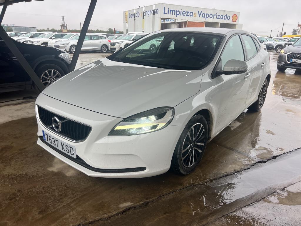 VOLVO V40 / 2016 / 5P / berlina con portón 2.0 T2 Momentum