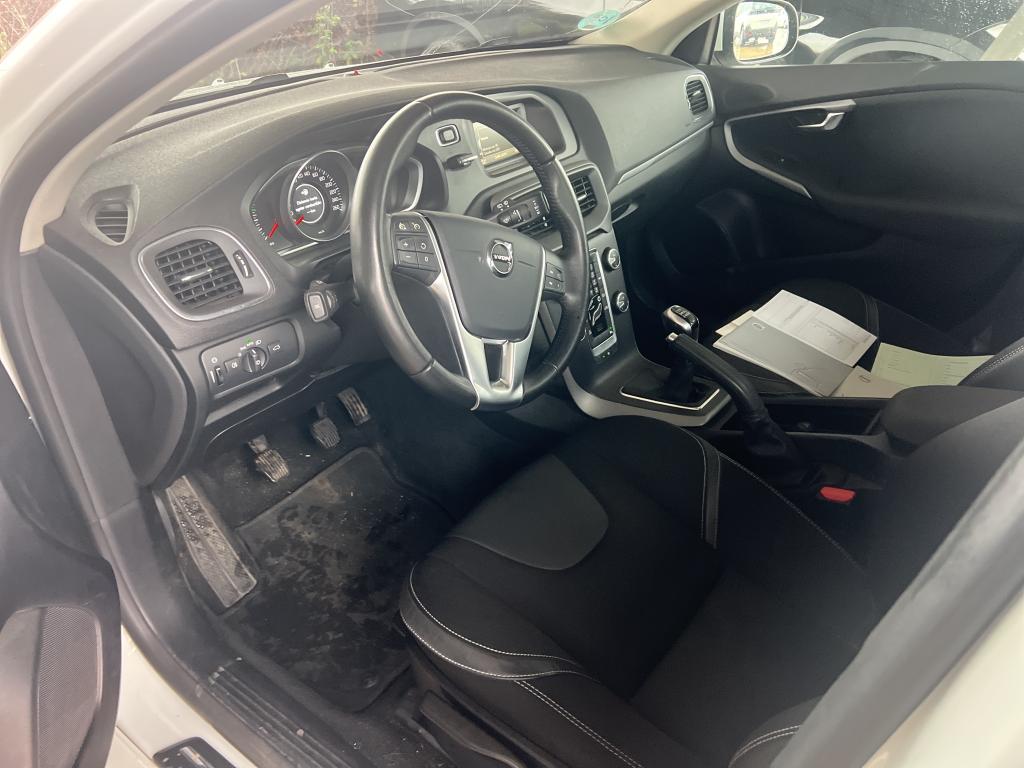 VOLVO V40 / 2016 / 5P / berlina con portón 2.0 T2 Momentum photo