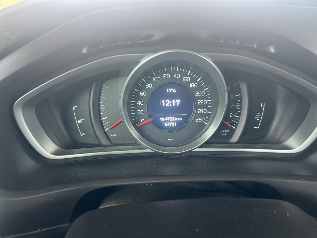 VOLVO V40 / 2016 / 5P / berlina con portón 2.0 T2 Momentum photo