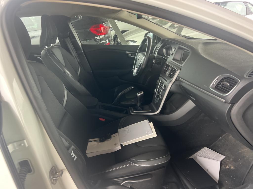 VOLVO V40 / 2016 / 5P / berlina con portón 2.0 T2 Momentum photo