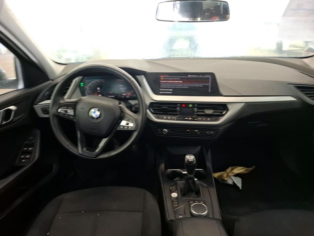 BMW Série 1 / 2019 / 5P / Berline 116i Business Design photo