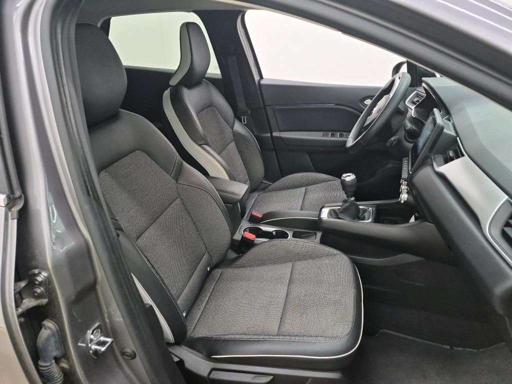 RENAULT Captur / 2019 / 5P / SUV Intens TCe 140 FAP -21 photo