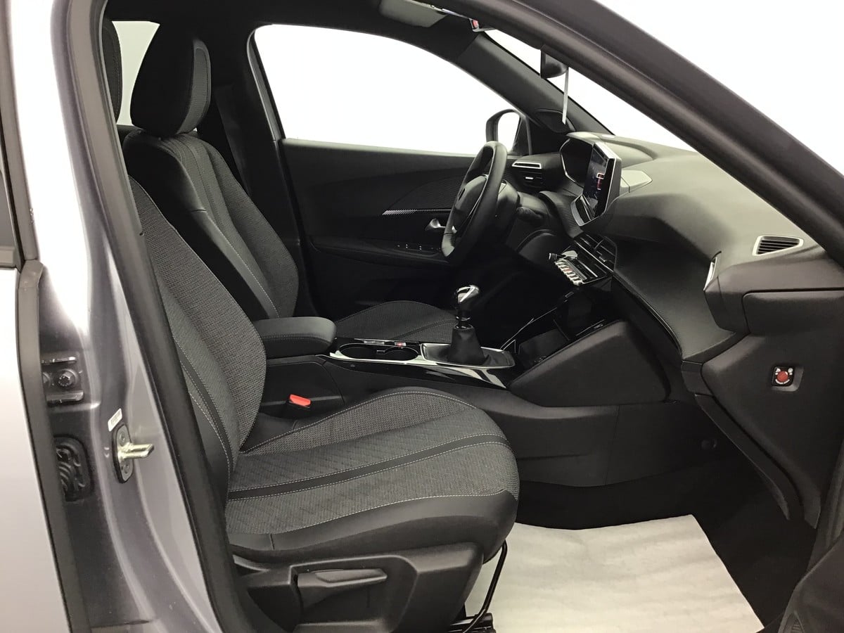 Peugeot 2008 Allure 1.2 Gasoline 102hp photo