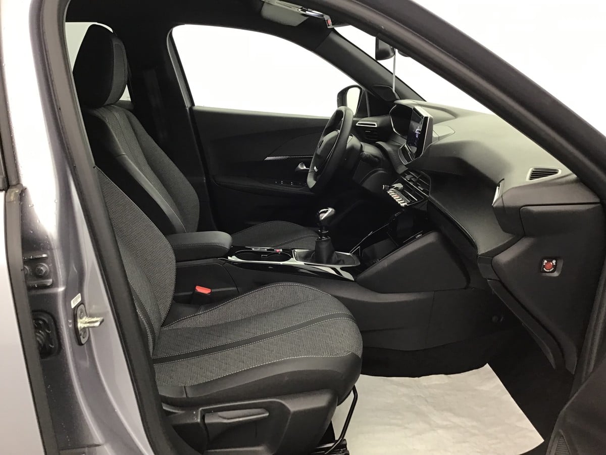 Peugeot 2008 Allure 1.2 Gasoline 102hp photo