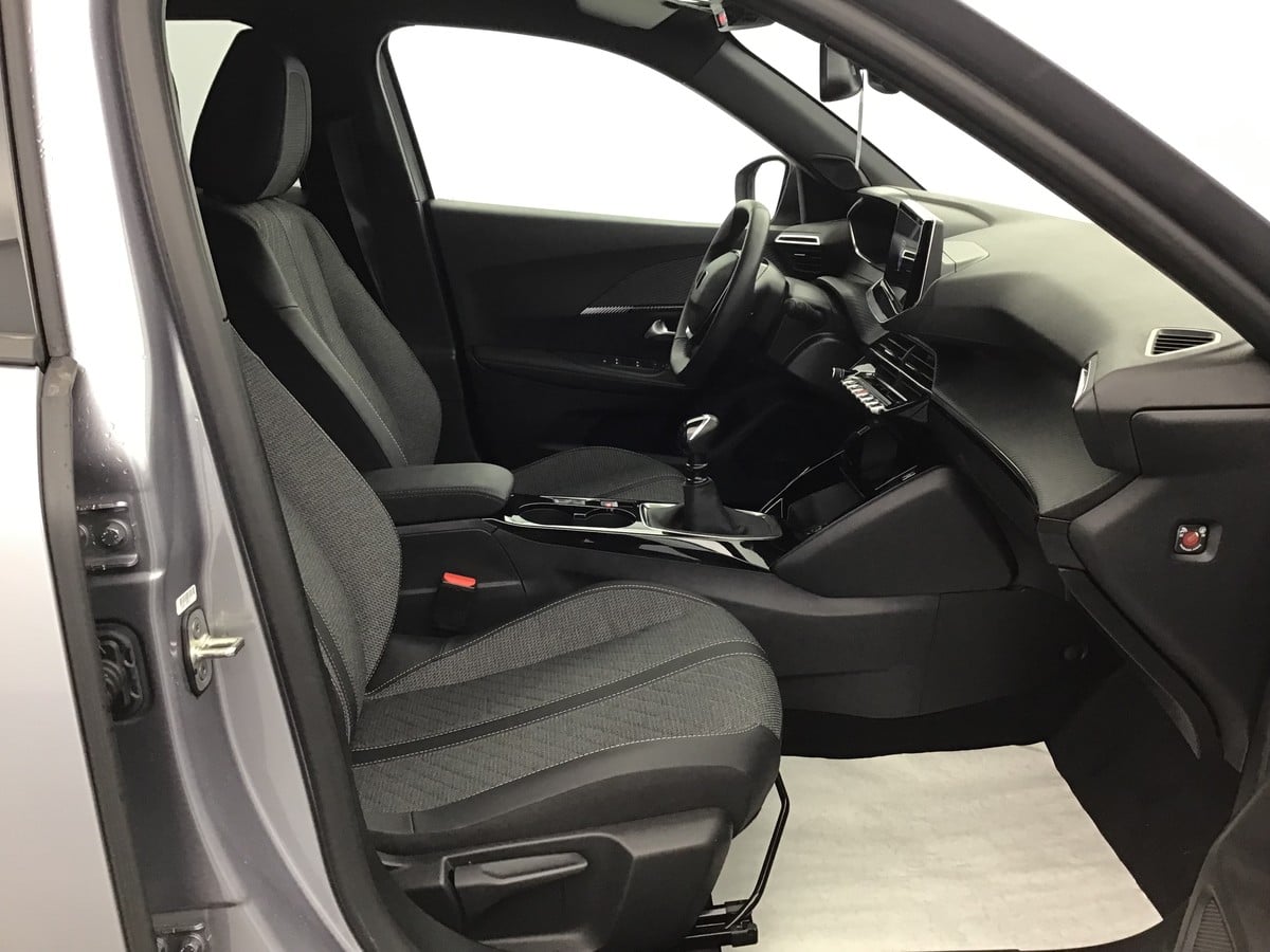 Peugeot 2008 Allure 1.2 Gasoline 102hp photo