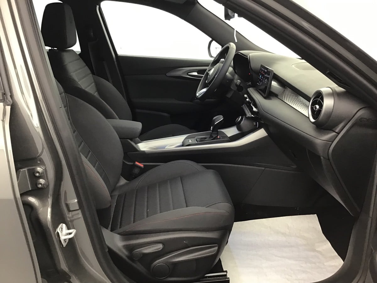 Alfa Romeo Tonale Sprint 1.3 Plug-in Hybrid Gasoline 193hp photo