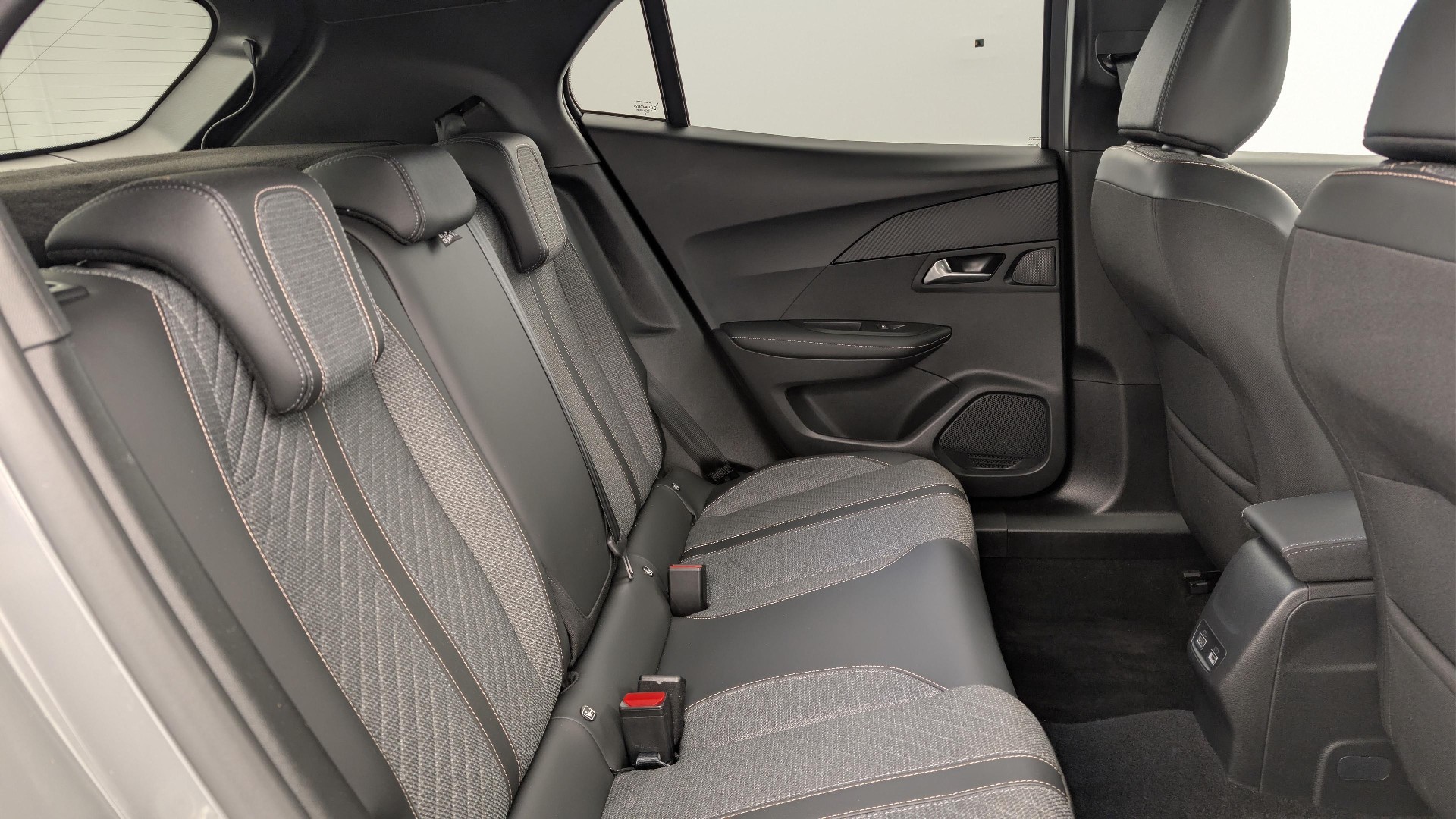 Peugeot 2008 100 S&S BVM6 Allure photo