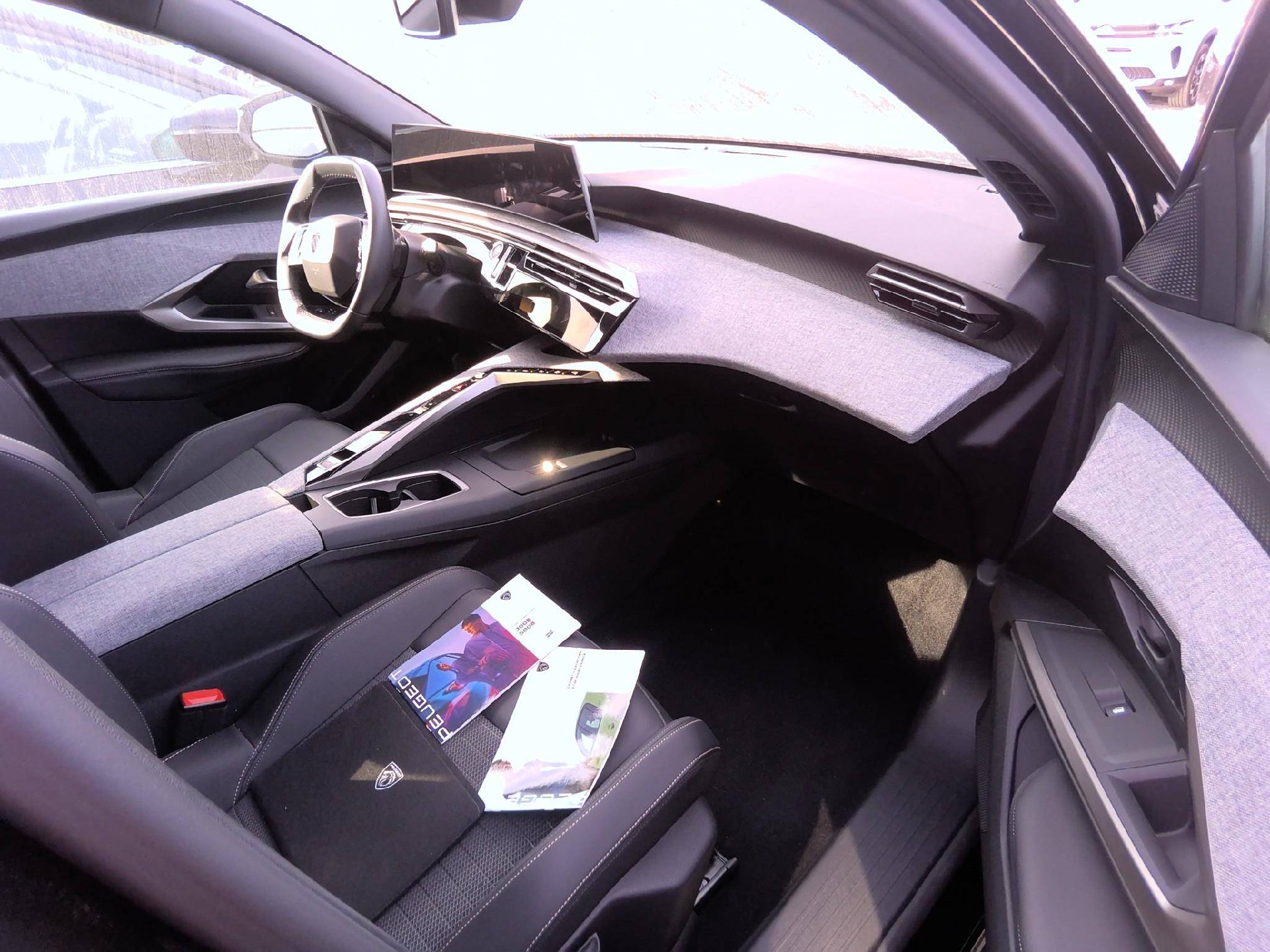 Peugeot 3008 Allure Hybrid 136 e-DCS6 photo