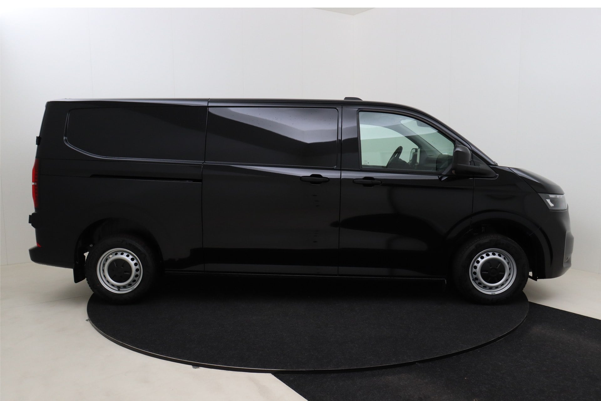 Volkswagen Transporter T7 Fourgon 3500 mm 2,0 TDI 170 hp Aut. photo