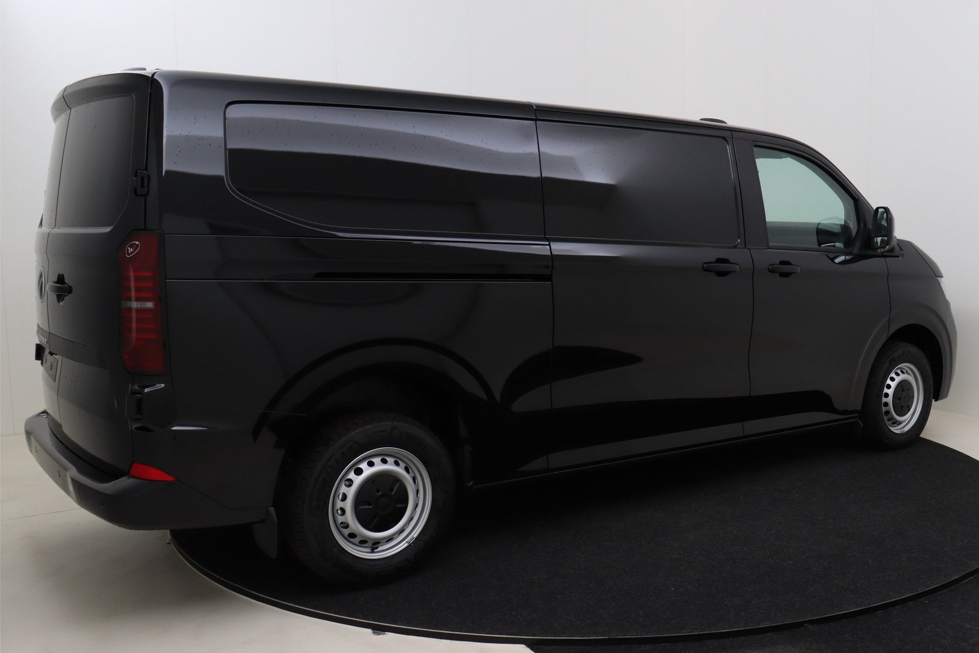 Volkswagen Transporter T7 Fourgon 3500 mm 2,0 TDI 170 hp Aut. photo