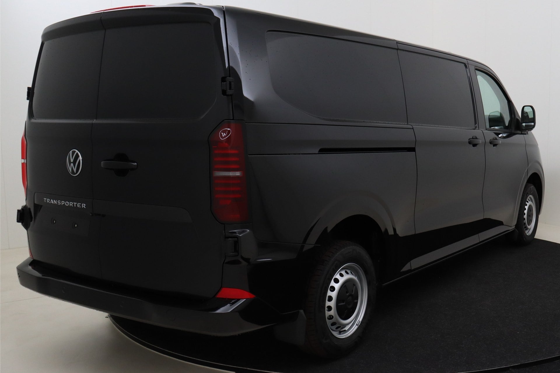 Volkswagen Transporter T7 Fourgon 3500 mm 2,0 TDI 170 hp Aut. photo