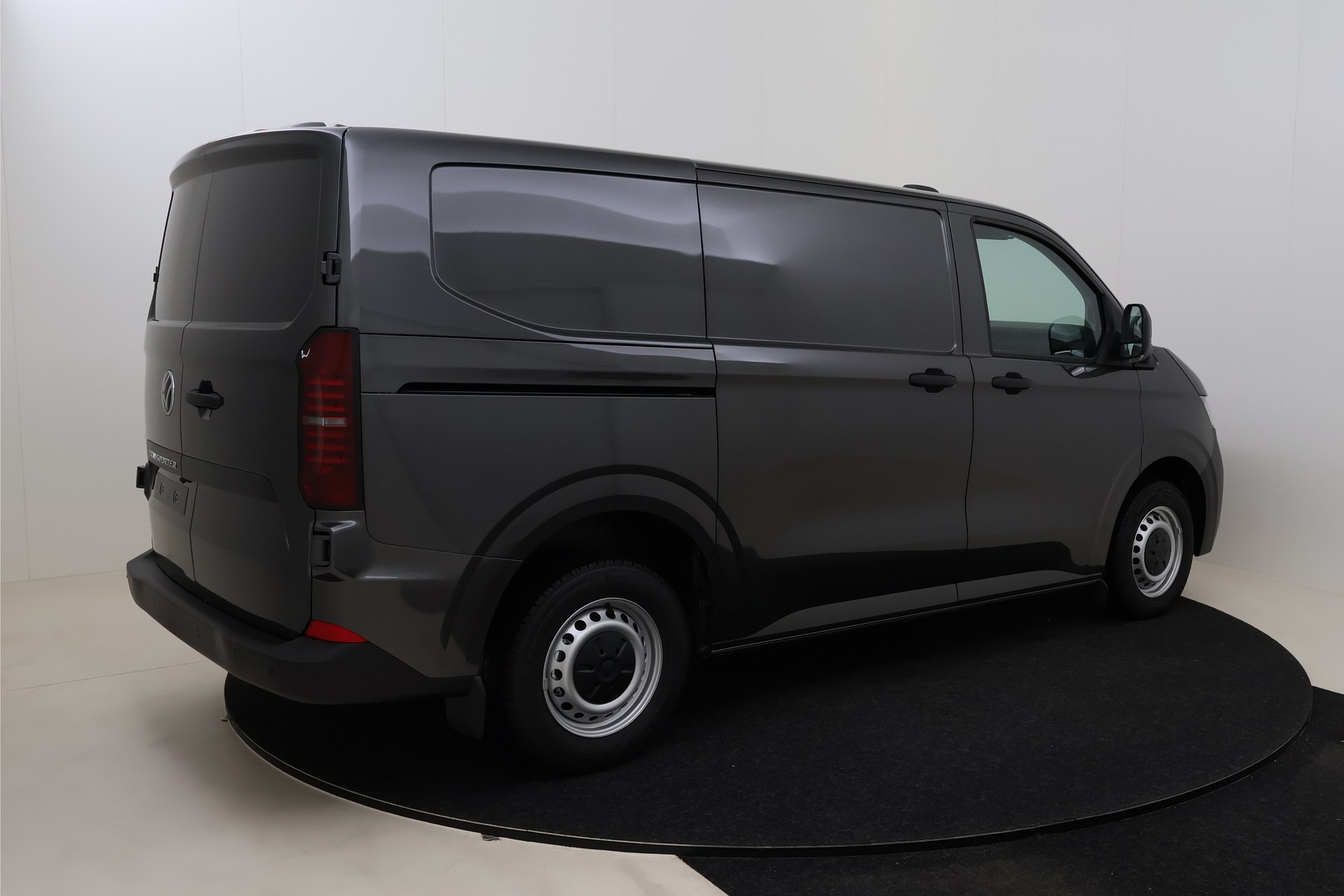 Volkswagen Transporter T7 Fourgon 3100 mm 2,0 TDI 150 hp Aut. photo