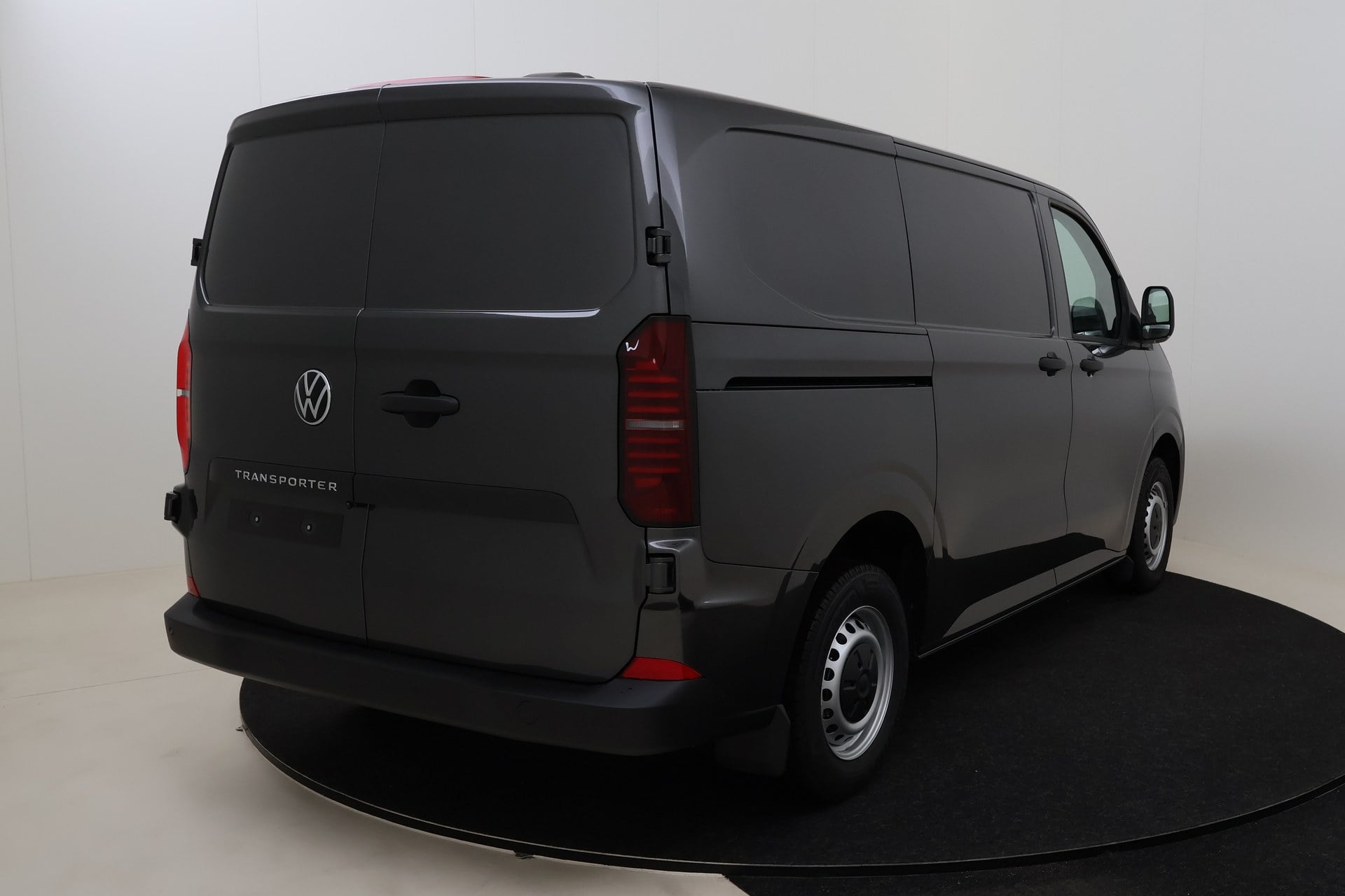 Volkswagen Transporter T7 Fourgon 3100 mm 2,0 TDI 150 hp Aut. photo