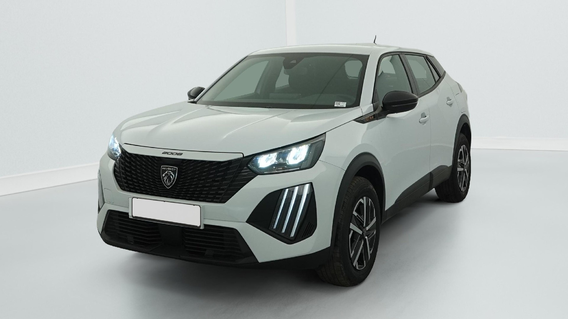 Peugeot 2008 Hybrid 145 e-DCS6 Style photo