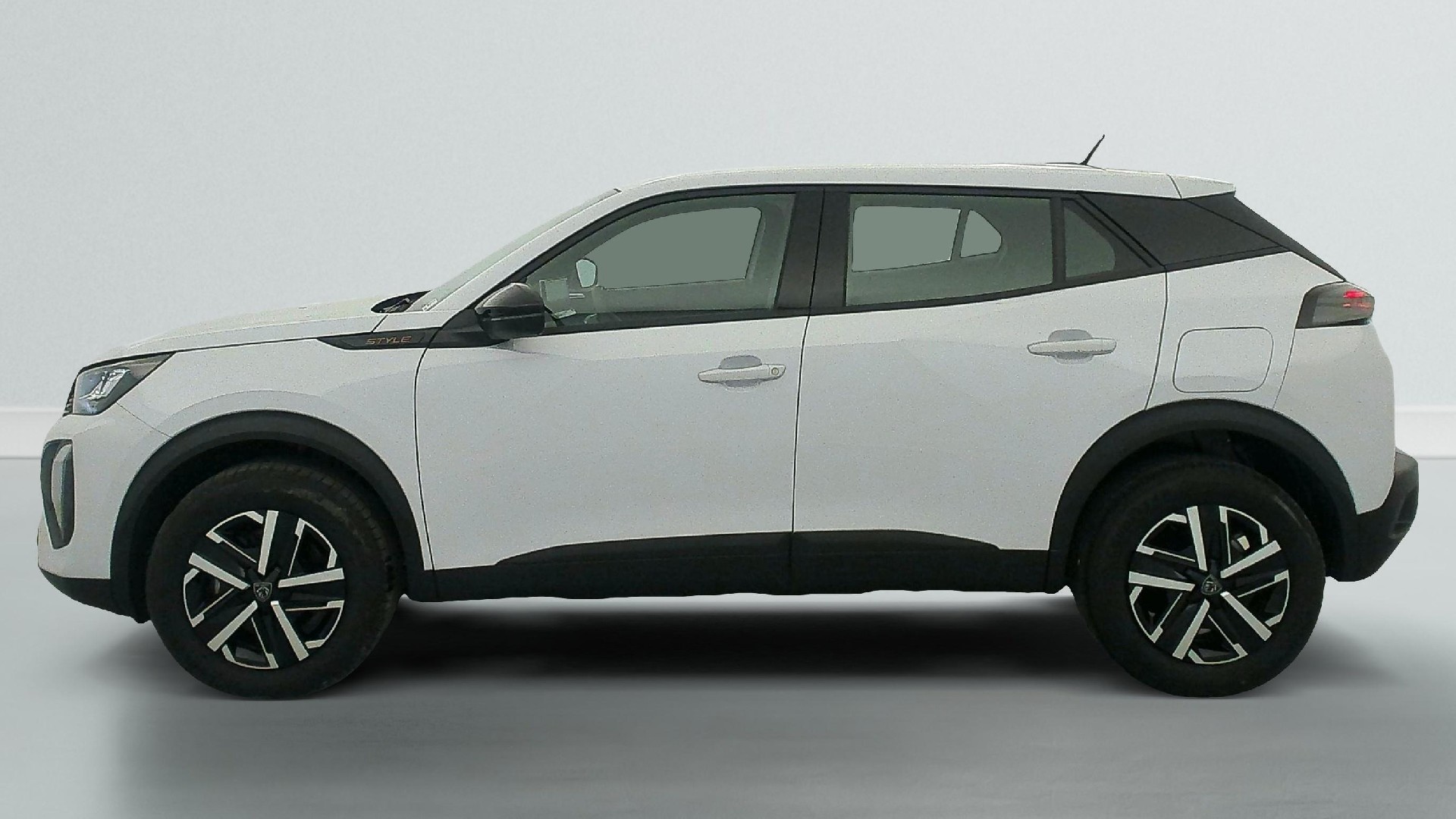 Peugeot 2008 Hybrid 145 e-DCS6 Style photo