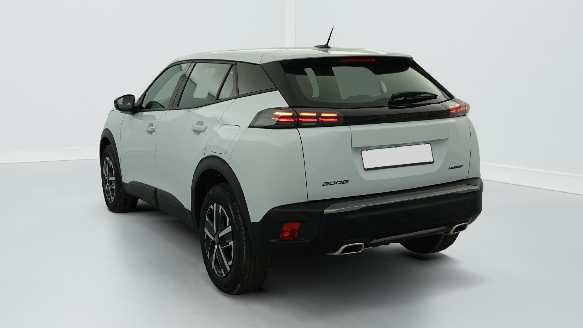 Peugeot 2008 Hybrid 145 e-DCS6 Style photo