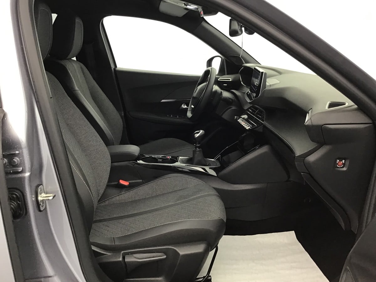 Peugeot 2008 Allure 1.2 Gasoline 102hp photo