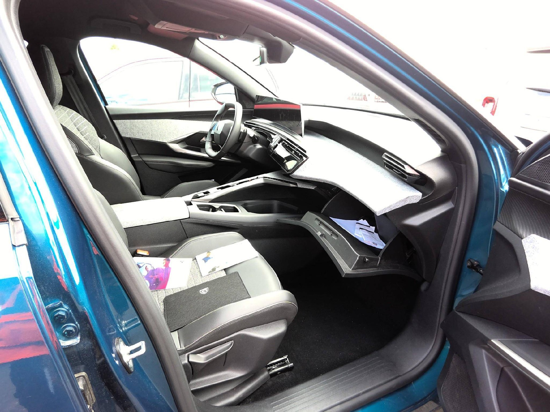 Peugeot 3008 Allure 3008 Hybrid 136 e-DCS6 photo