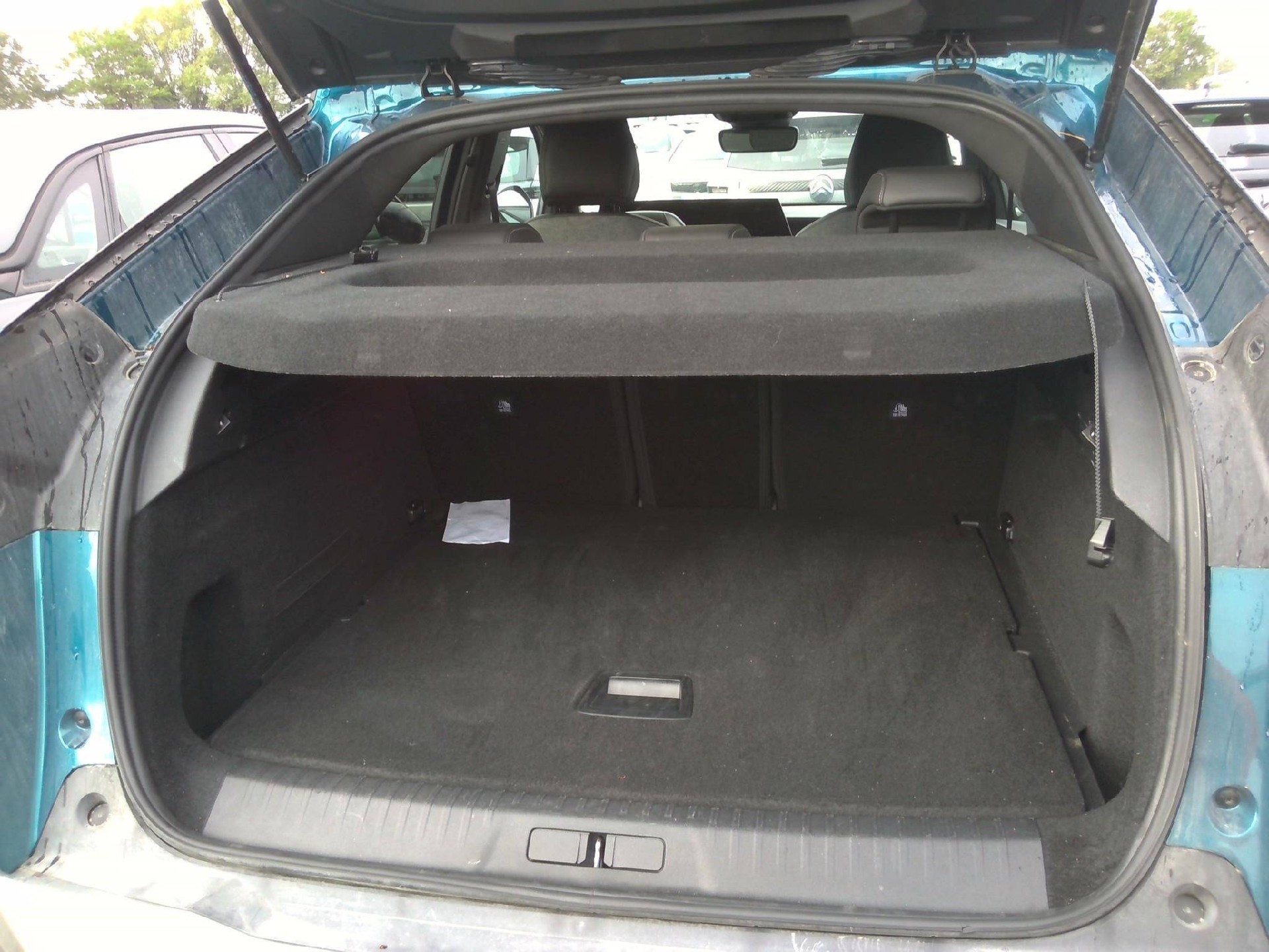 Peugeot 3008 Allure 1.2L Gasoline mild-hybrid (Hybrid 136) e-DCS6 photo