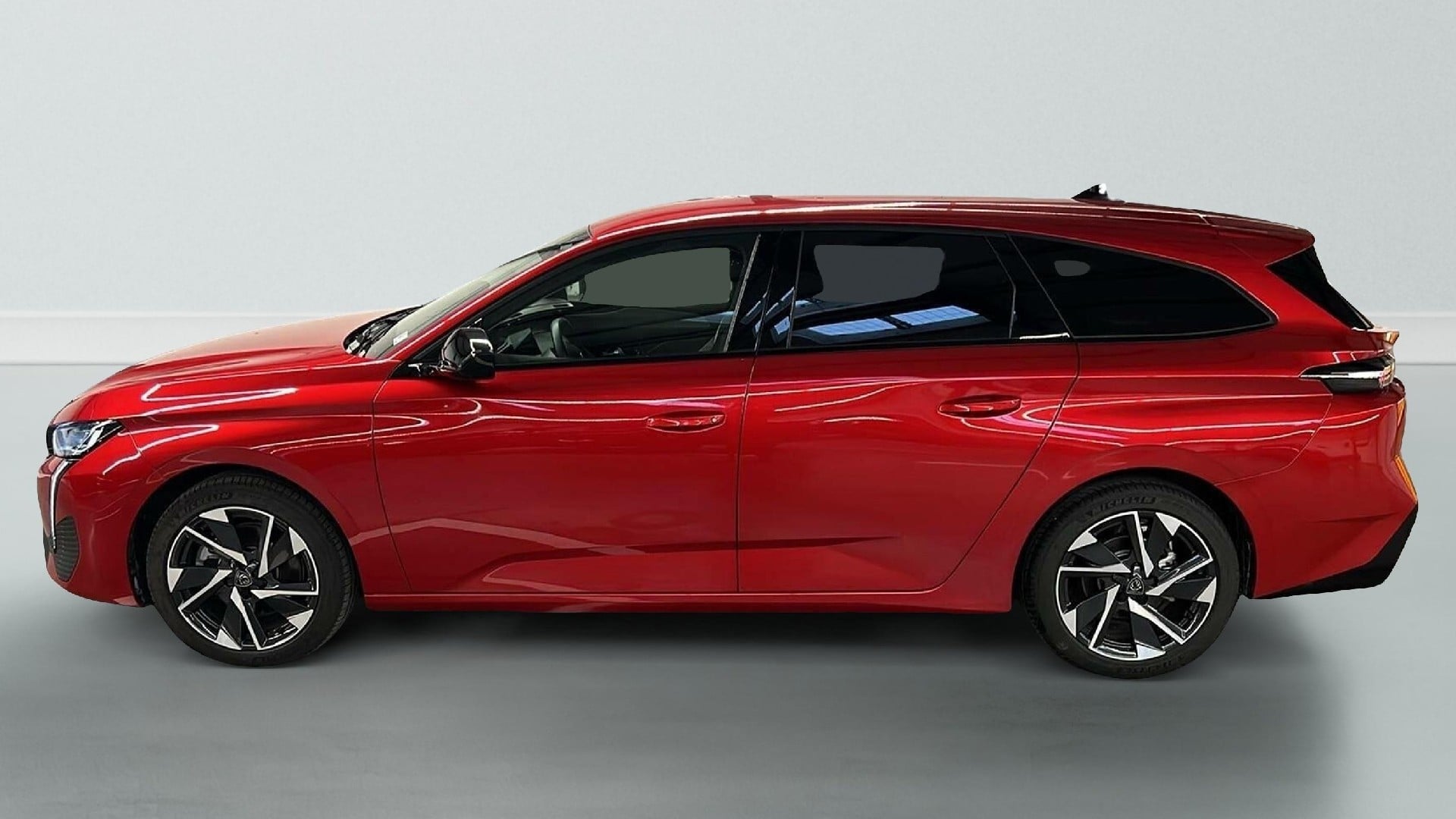 Peugeot 308 SW Hybrid 145 e-DCS6 Allure photo