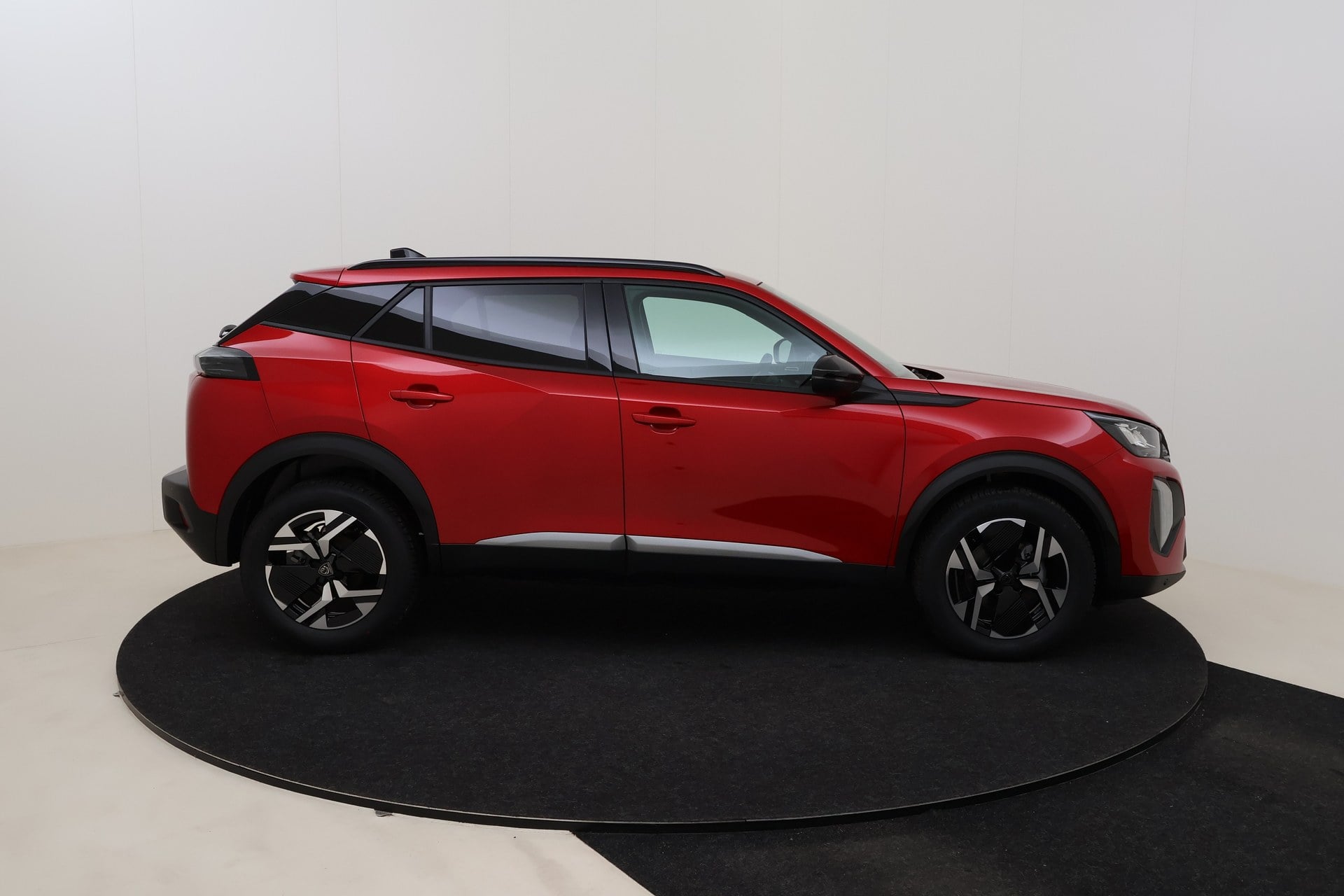 Peugeot 2008 Allure 1.2 Turbo 100 hp Man. 6 photo