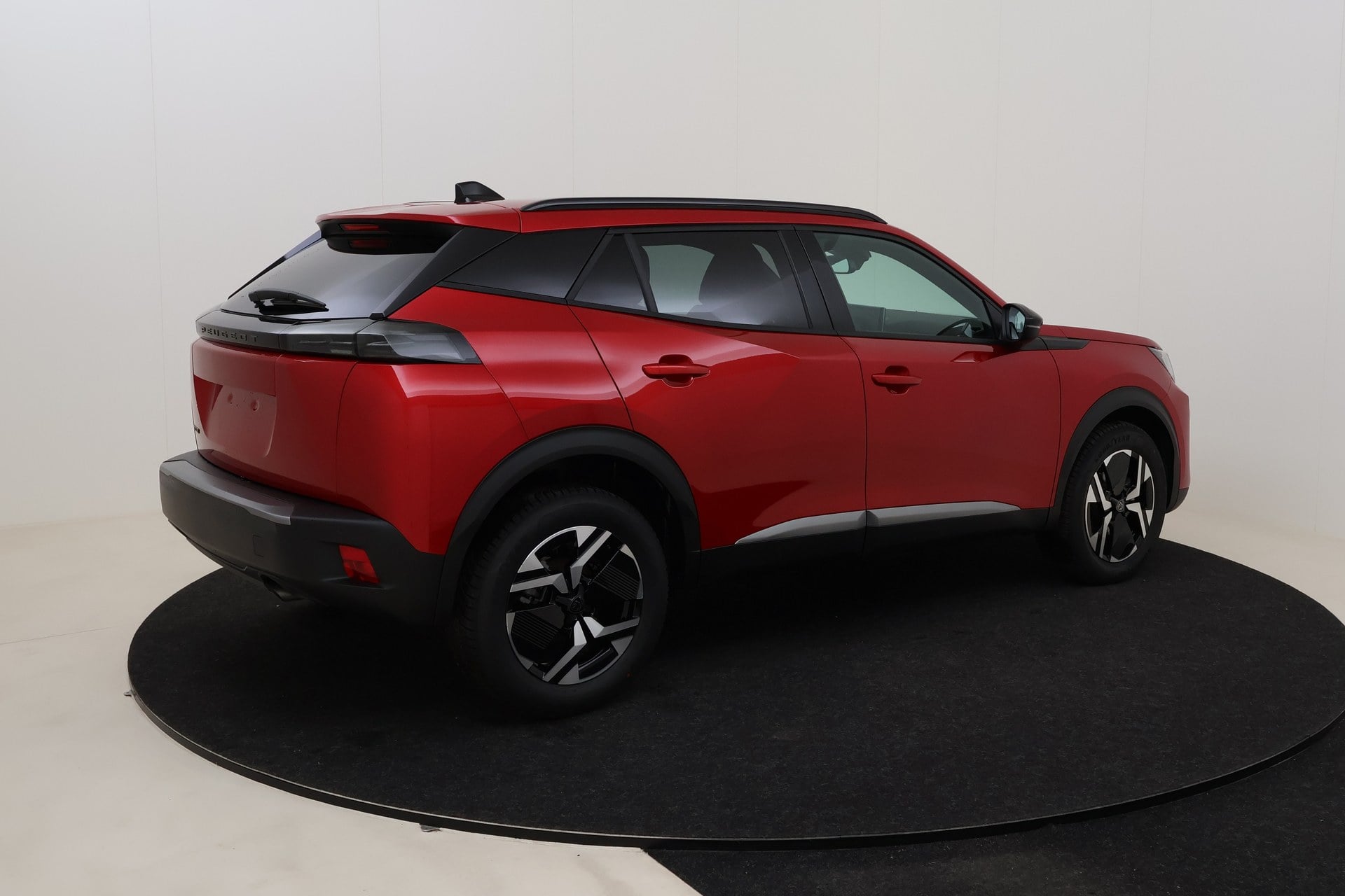 Peugeot 2008 Allure 1.2 Turbo 100 hp Man. 6 photo