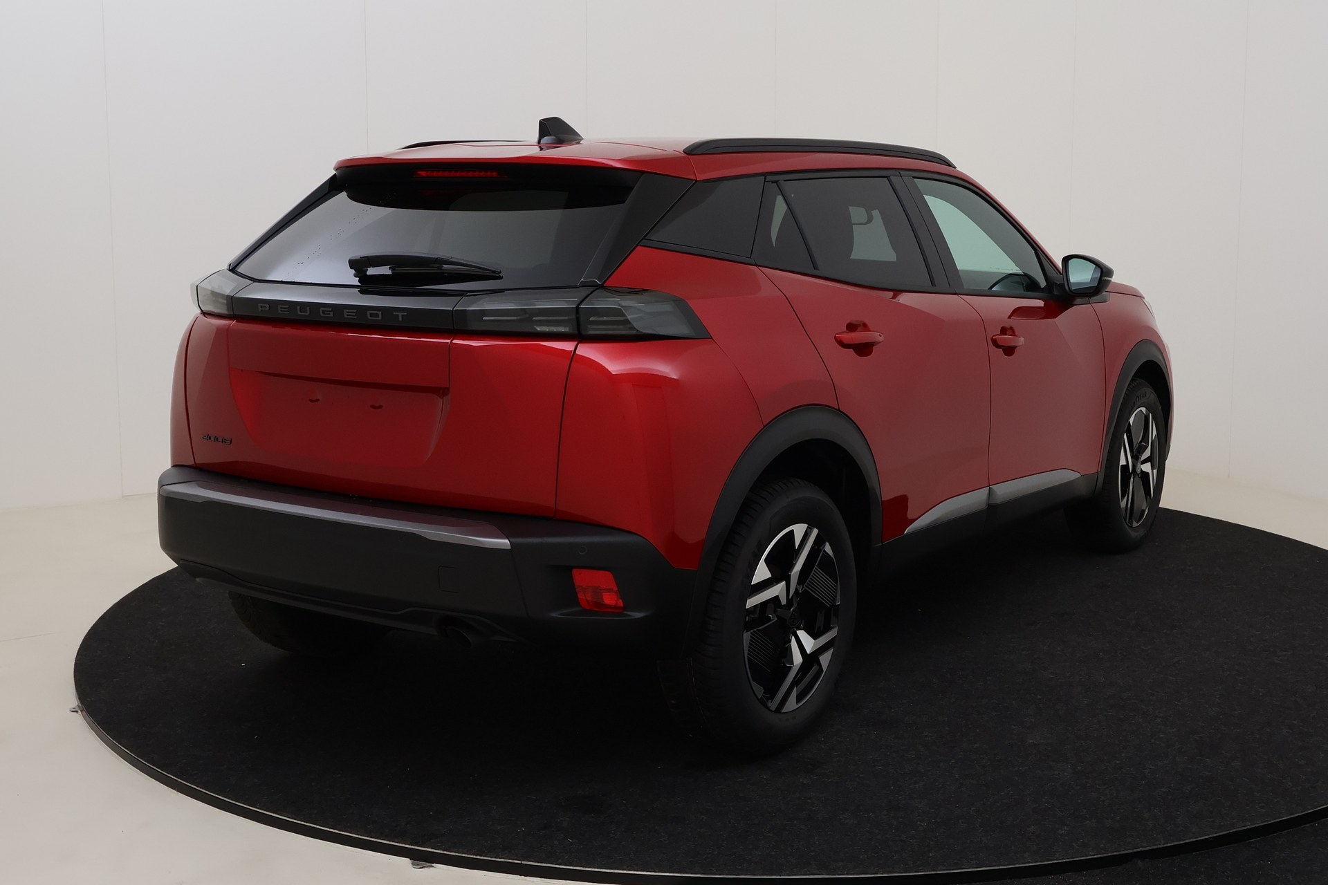 Peugeot 2008 Allure 1.2 Turbo 100 hp Man. 6 photo