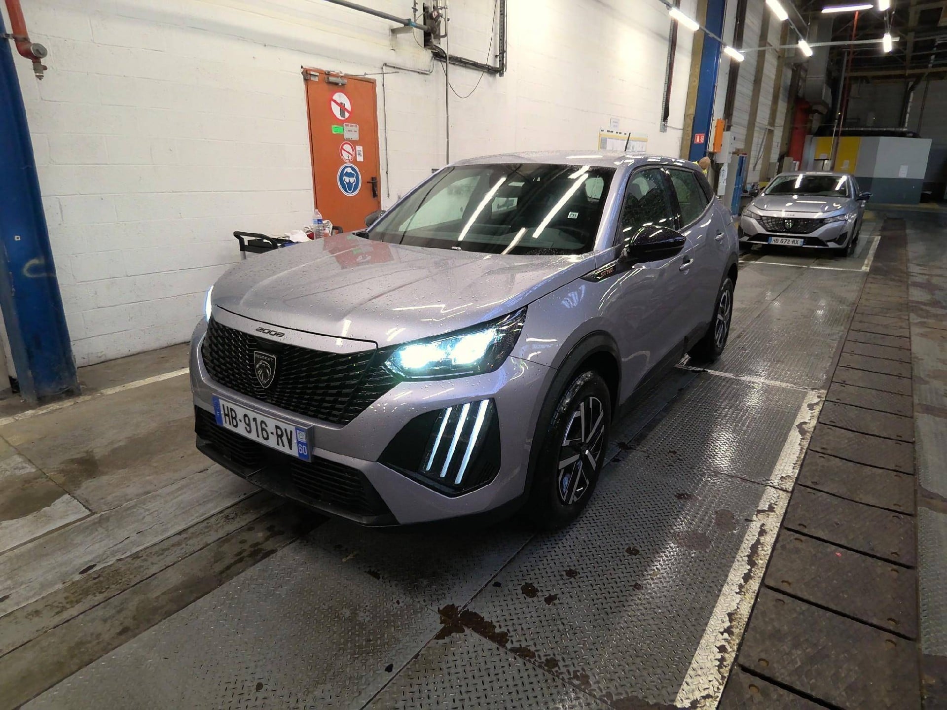 Peugeot 2008 Style 1.2L 100hp S&S (6-speed manual)