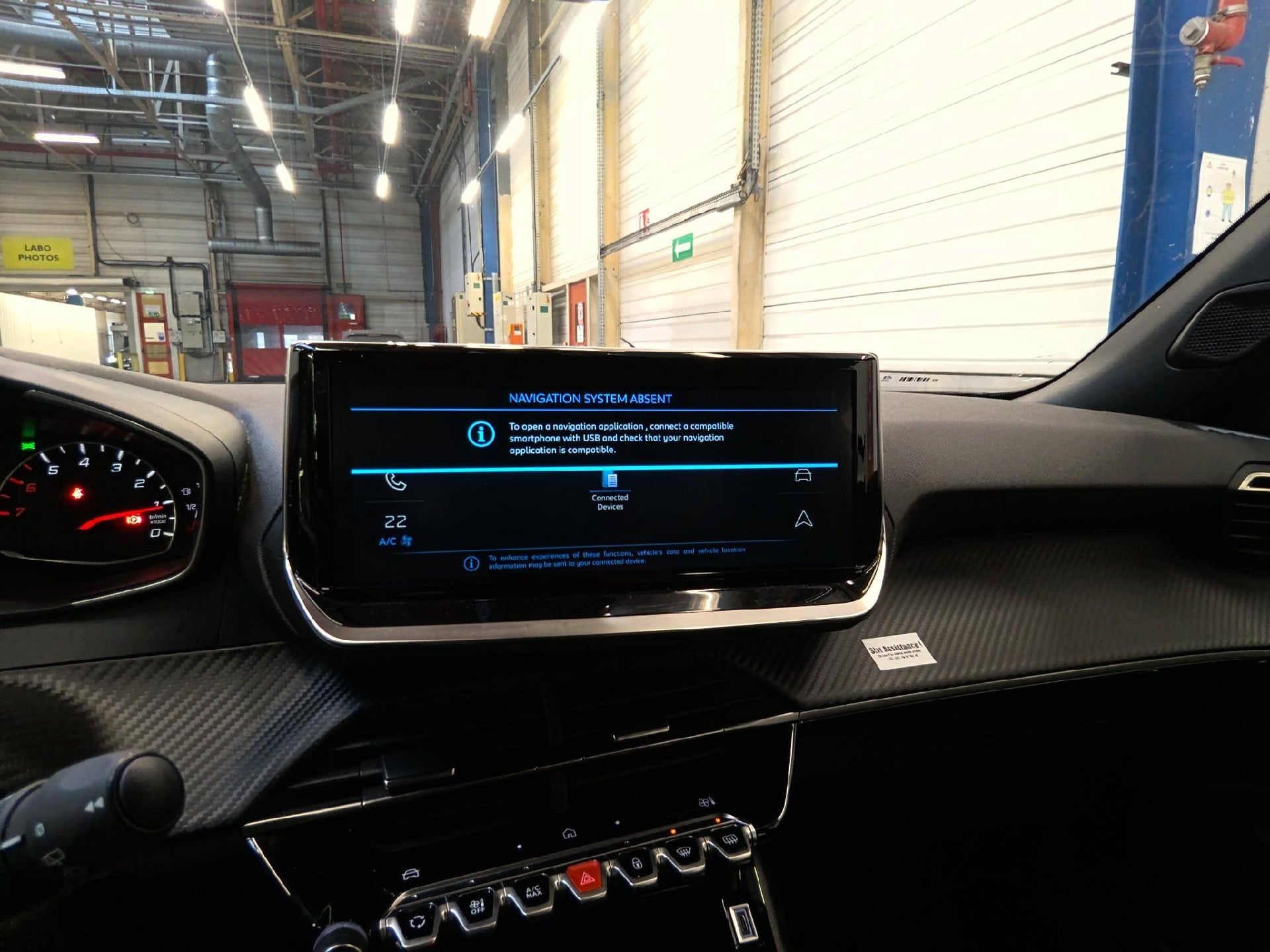 Peugeot 2008 Style 1.2L 100hp S&S (6-speed manual) photo