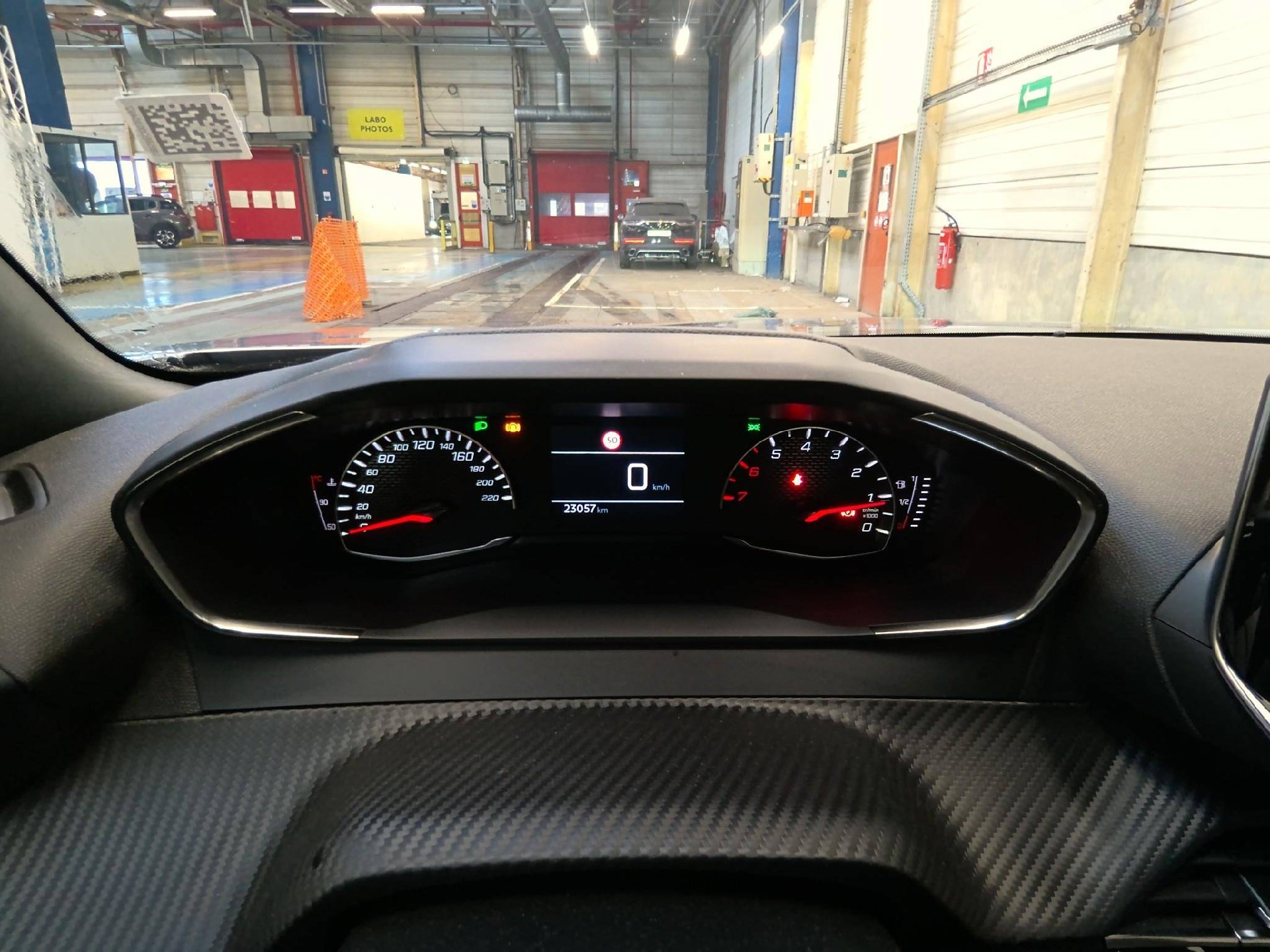 Peugeot 2008 Style 1.2L 100hp S&S (6-speed manual) photo