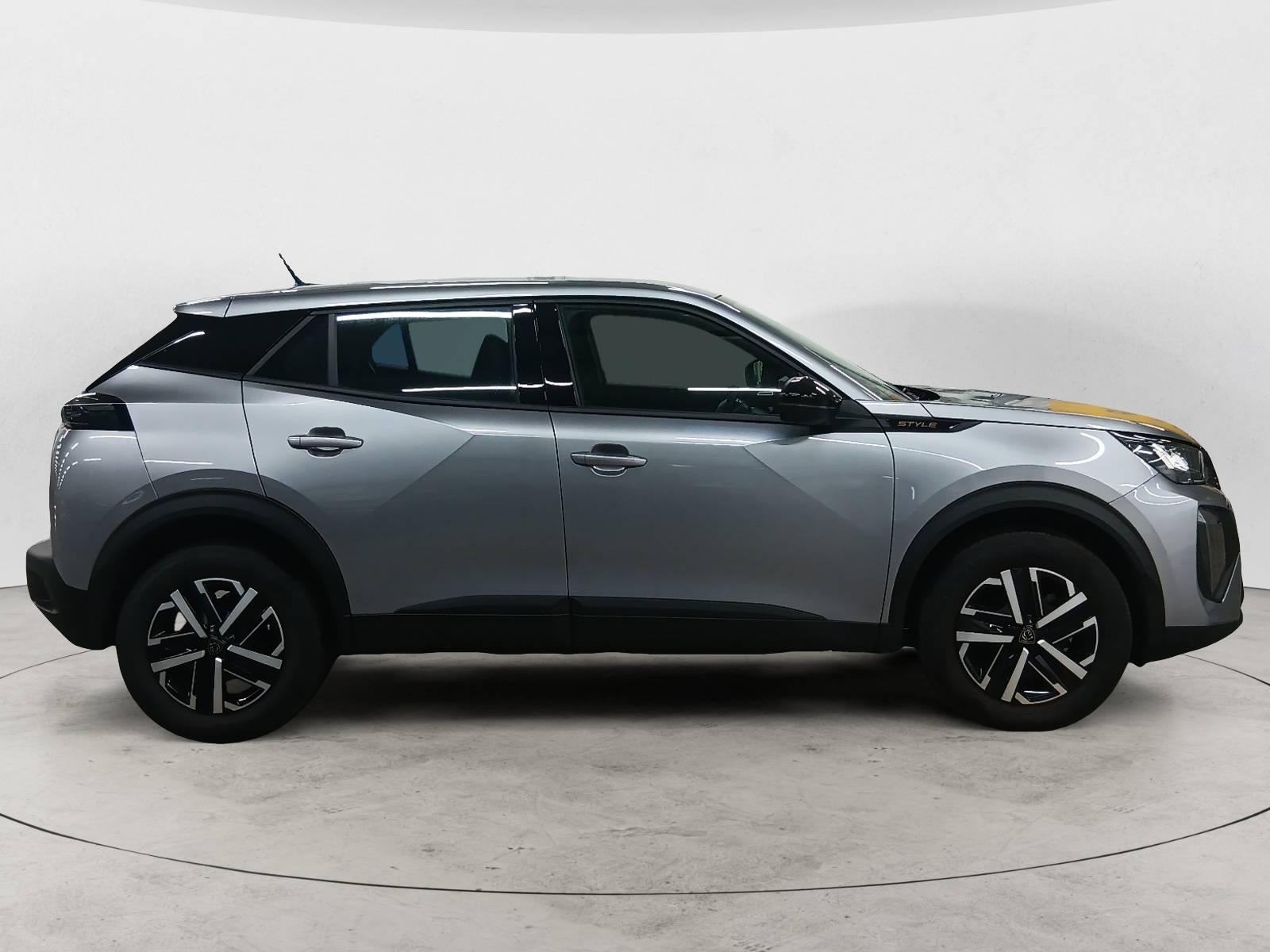 Peugeot 2008 Style 1.2L (1199cc) 100 hp S&S, 6-speed manual photo