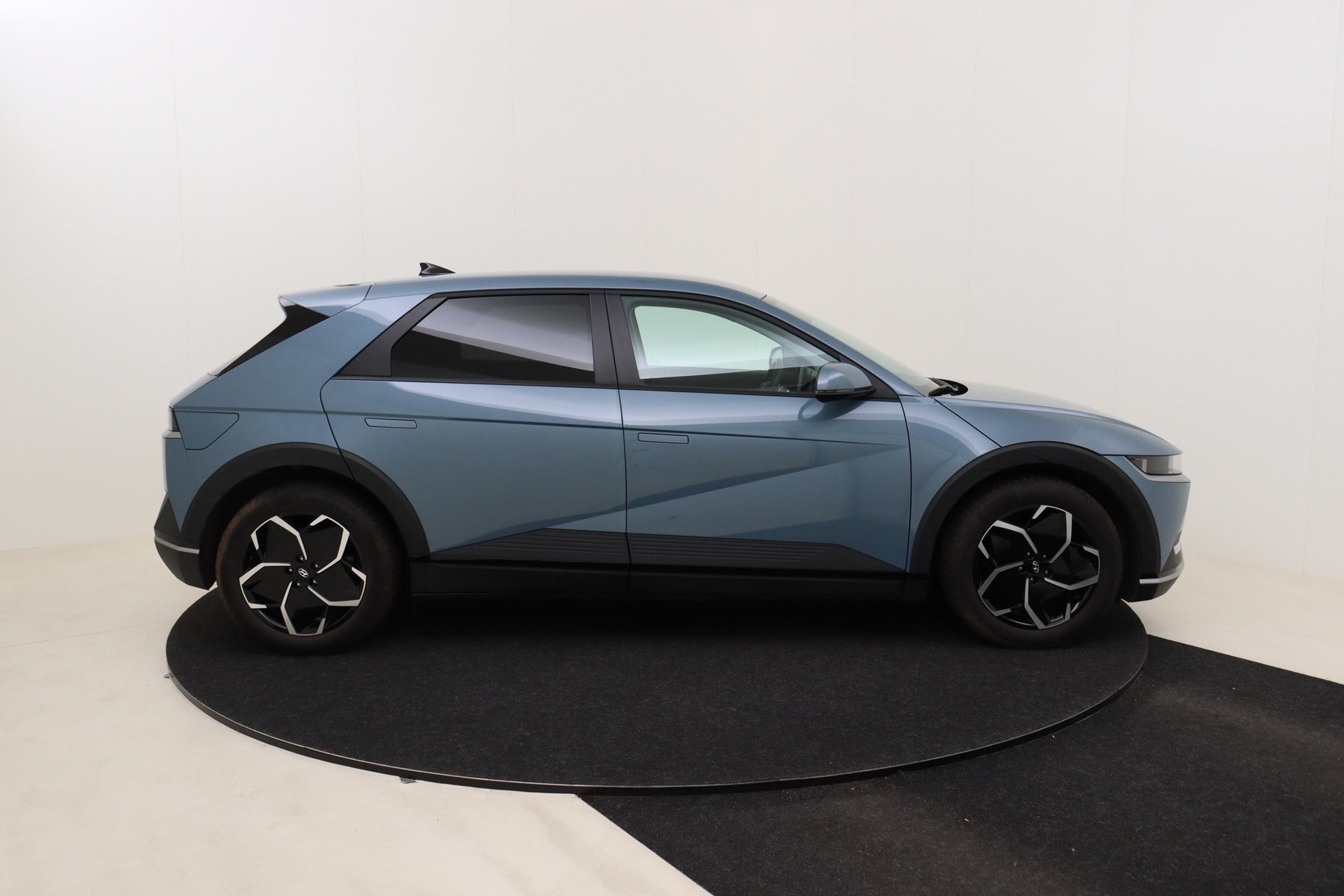 Hyundai IONIQ 5 Core 58 kWh 166 hp photo