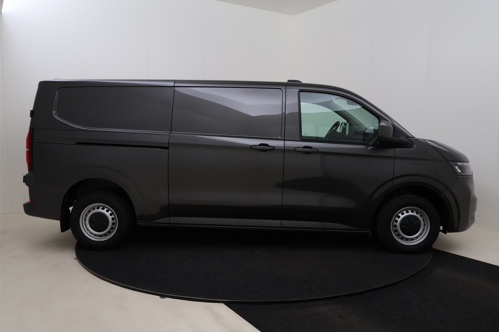 Volkswagen Transporter T7 Fourgon 3500 mm 2,0 TDI 170 hp Aut. photo